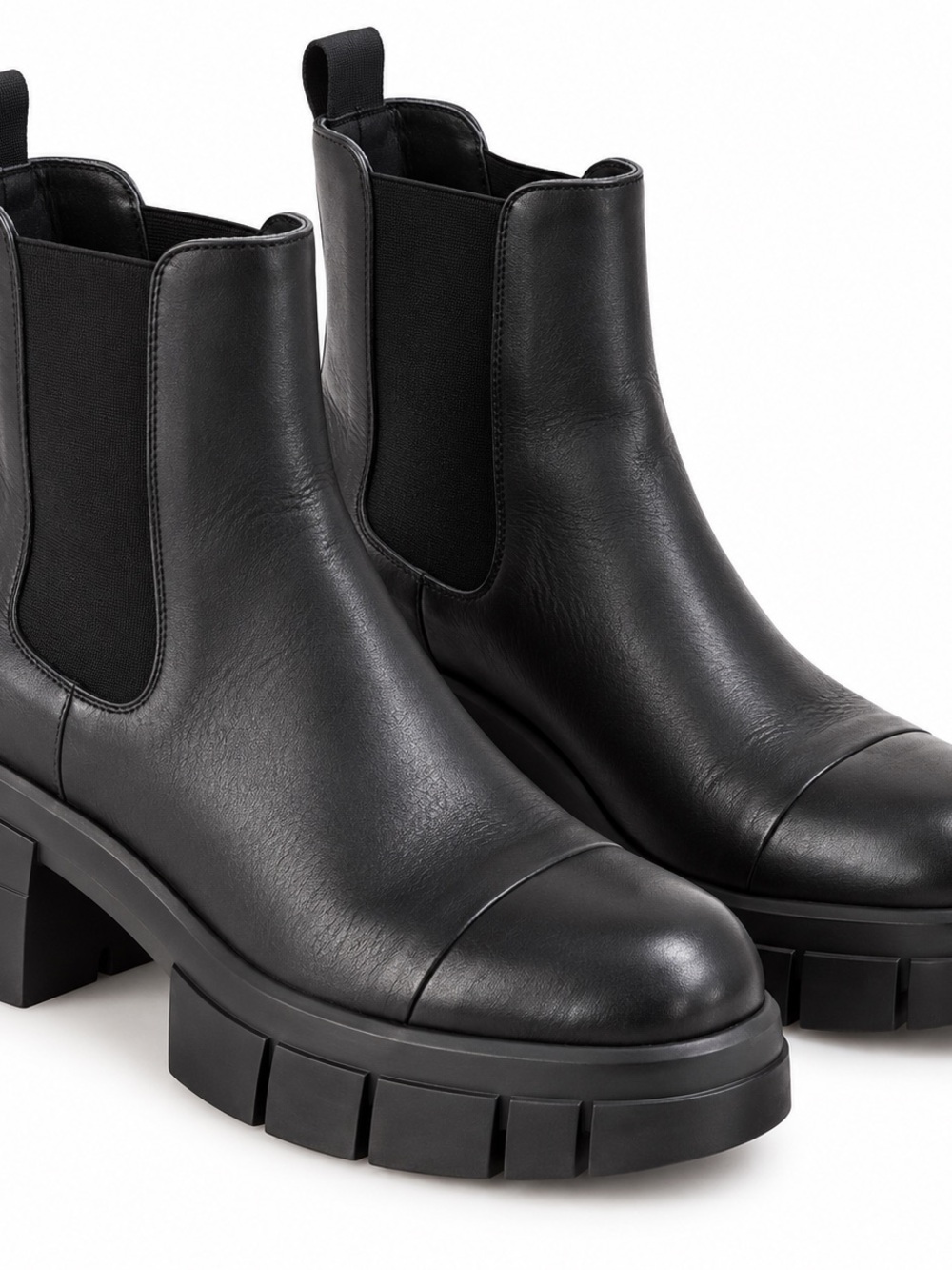 Stuart Weitzman Black Leather Chelsea Boots Size 8.5 Chunky Lug Sole